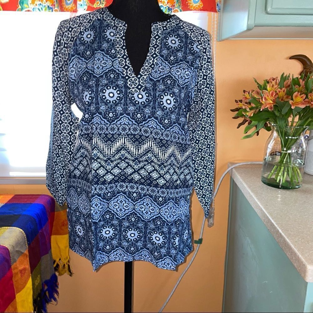 🆕margaritaville boho, peasant, mandala V neck, 3/4 sleeve rayon top sz XS